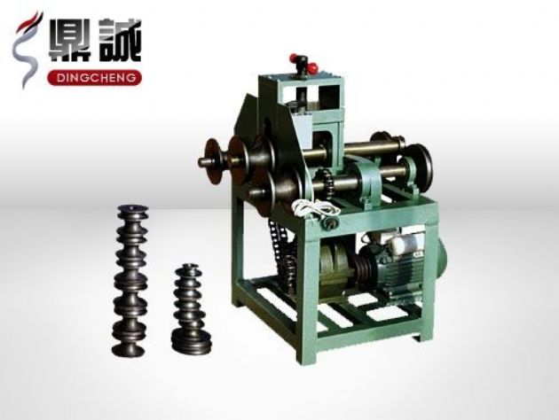 點擊查看詳細信息<br>標題：立式多功能滾動式彎管機 閱讀次數：5215