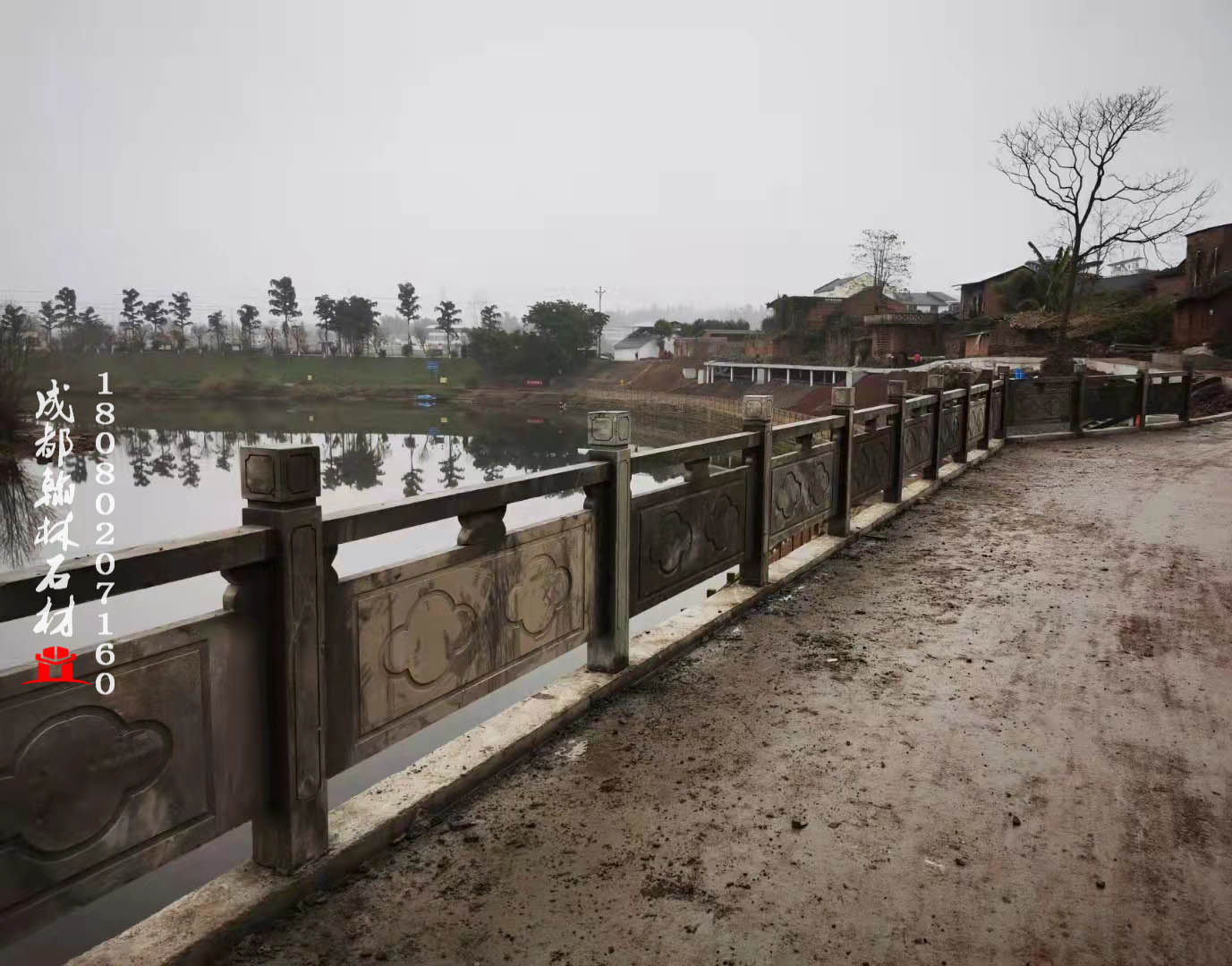 重慶榮昌區伊斯蘭風情小鎮河提青石欄桿定制加工 